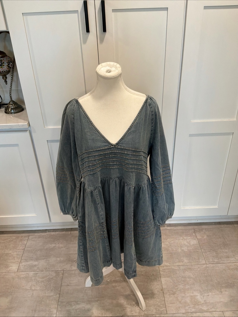 En Saison Women’s M 3/4 Sleeve Mini Denim Dress Deep V Boho Tie Neck Pockets